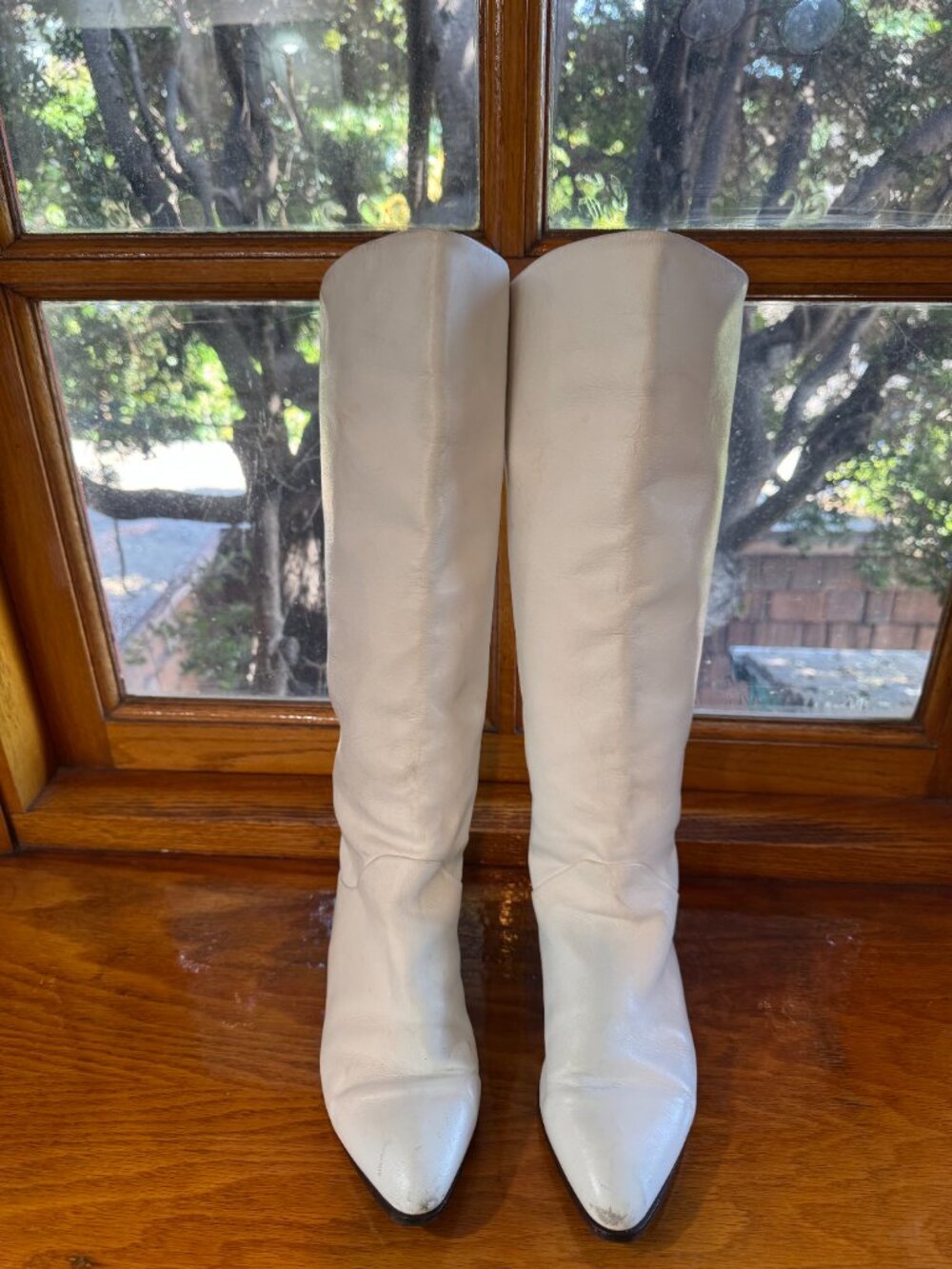 Bandolino Italian white leather low-heeled boots